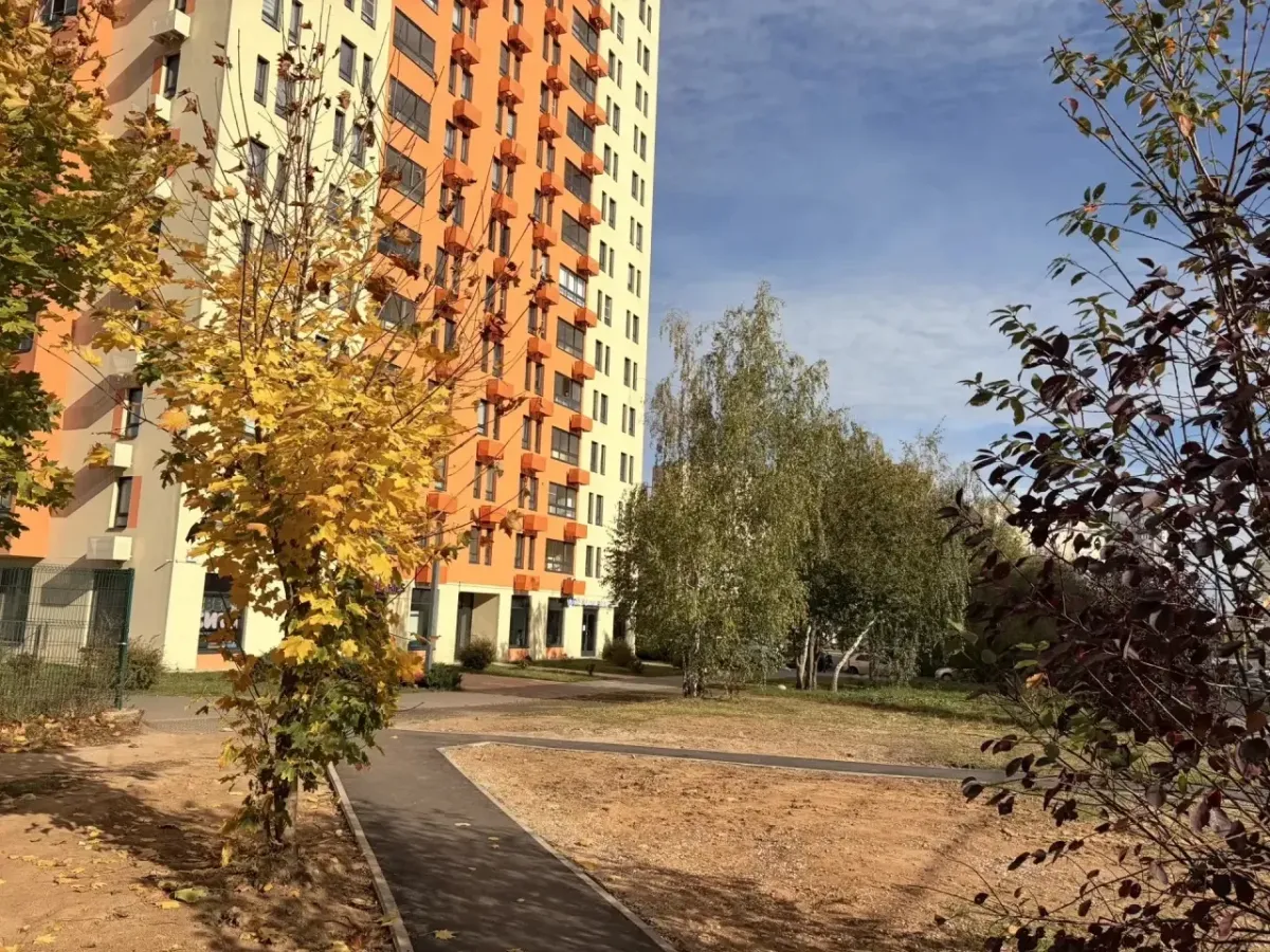 На улице 65 лет Победы у дома №6 обустроили пешеходную дорожку