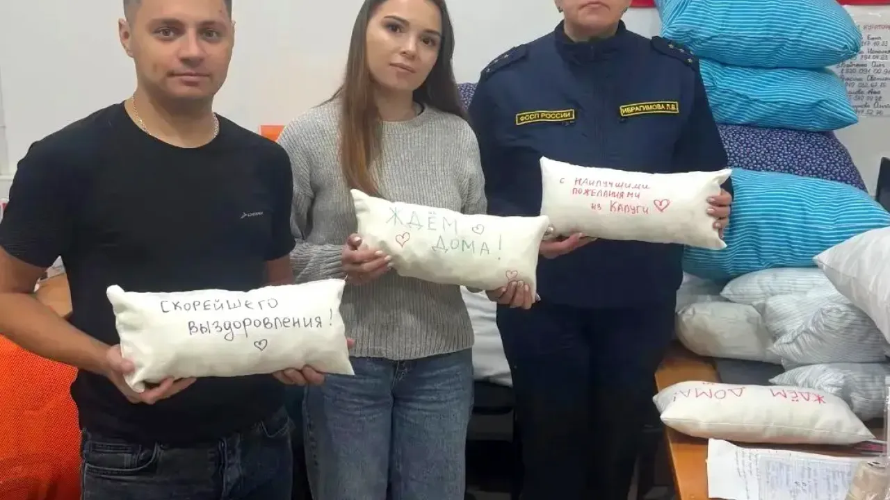 Калужские судебные приставы изготовили несколько десятков подушек для военнослужащих — Калуга Сейчас