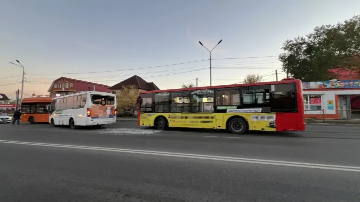 В Хабаровске три автобуса столкнулись на улице Шелеста, никто не пострадал — Хабаровск Сейчас