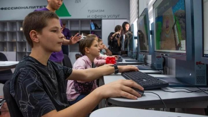 В школах открыли группы по программированию для детей от 7 лет — Хабаровск Сейчас