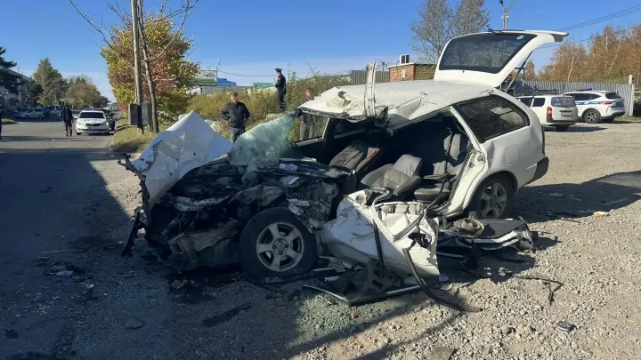 В столкновении Mitsubishi Fuso и Toyota Sprinter погиб пассажир легковушки — Хабаровск Сейчас