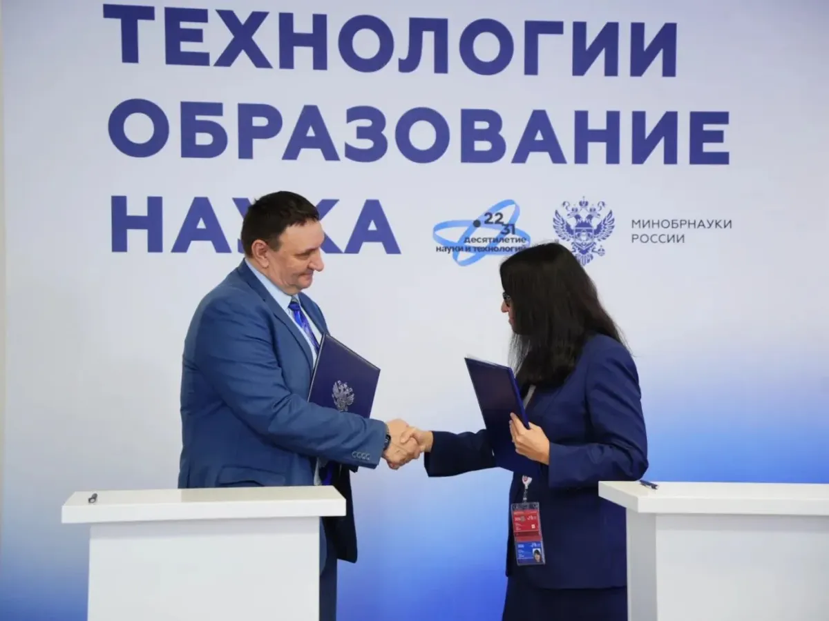 ДВГМУ заключил соглашения о сотрудничестве с ДВФУ и Газпромбанком на ВЭФ