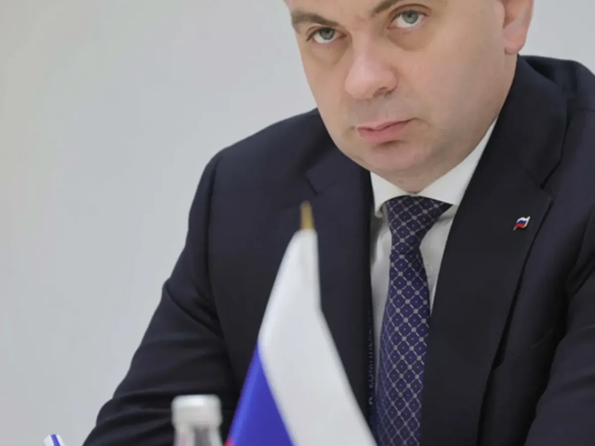 Глава МЧС России провел встречу с министром из Мьянмы в Казани