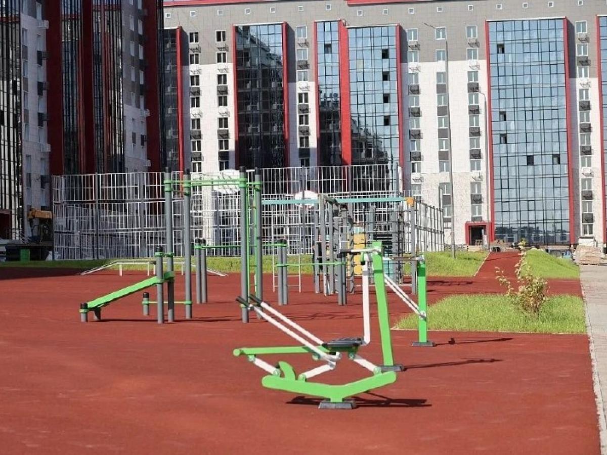 Еще шесть семей переехали из аварийного жилья в Ореховую сопку