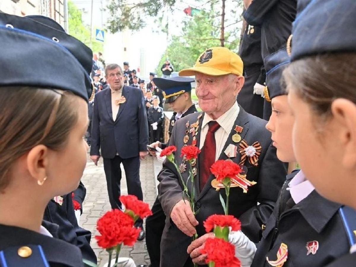 В Хабаровске открыли памятную доску генералу Максиму Пуркаеву