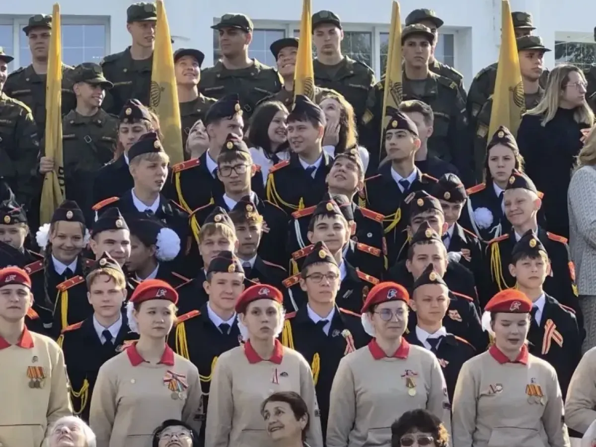 В Хабаровске на набережной Амура открыли памятник воинам-дальневосточникам