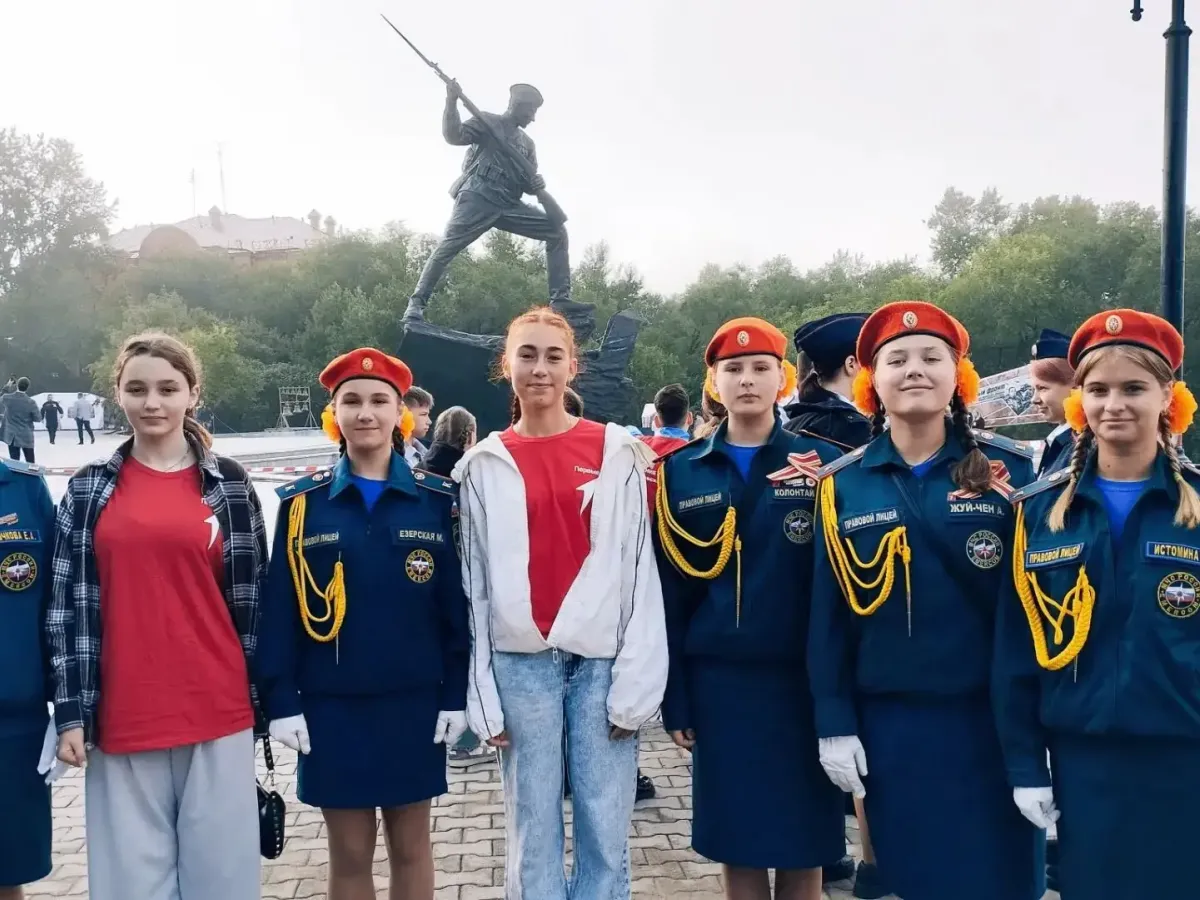 В Хабаровске на набережной Амура открыли памятник воинам-дальневосточникам
