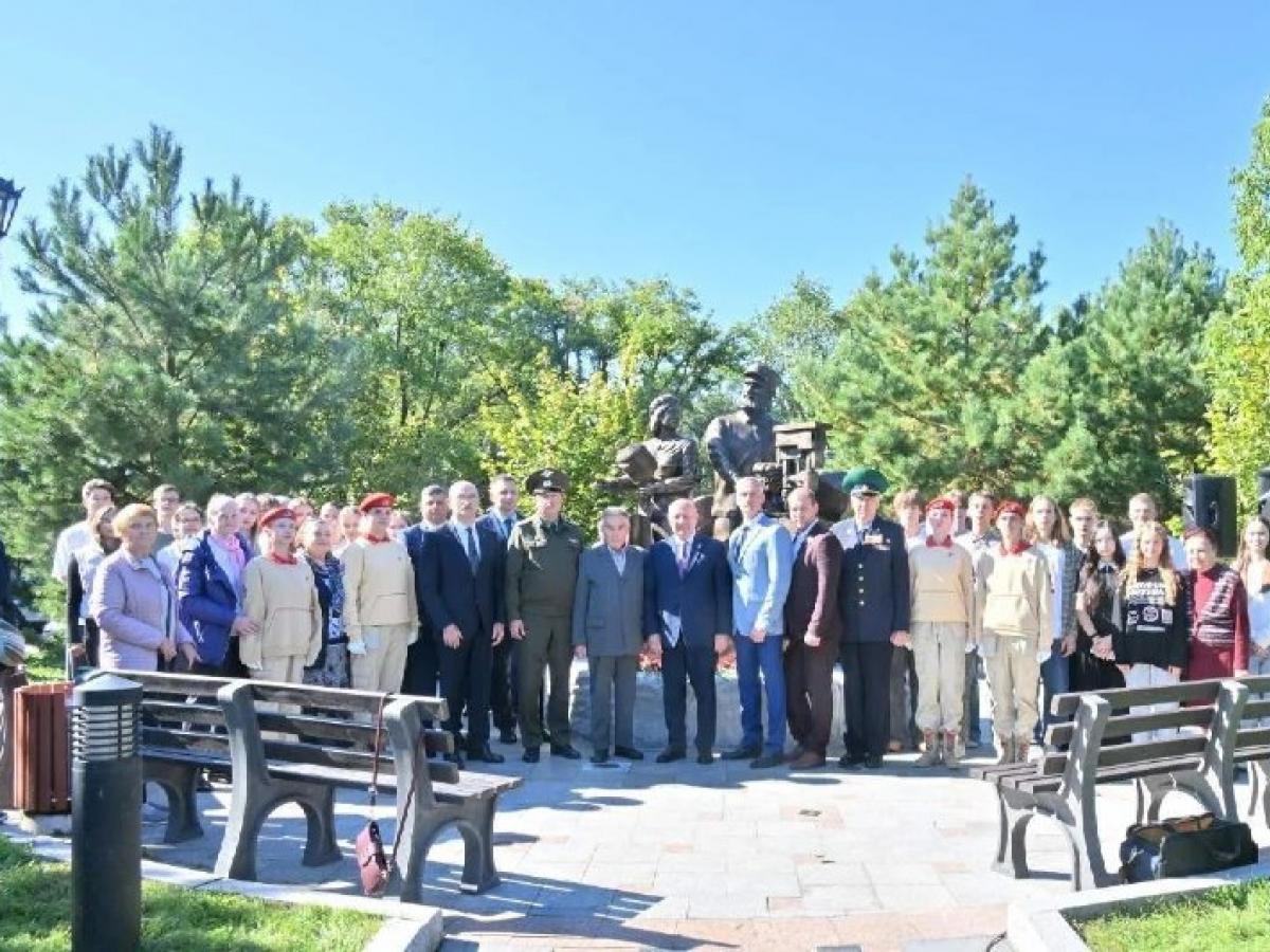В Хабаровске открыли памятник труженикам тыла рядом с площадью «Город воинской славы»