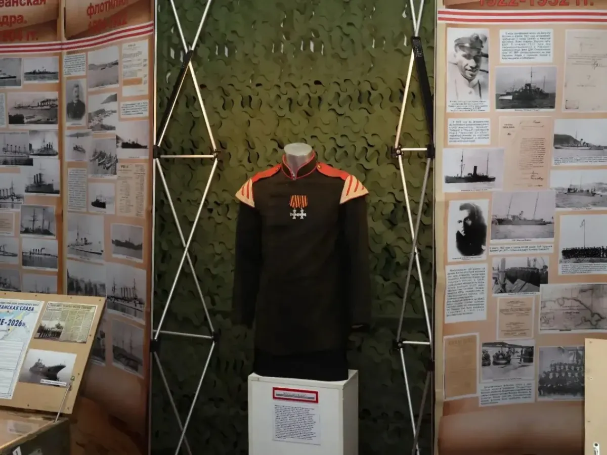 Губернатор Хабаровского края поднялся на борт БДК «Ослябя» в Охотске