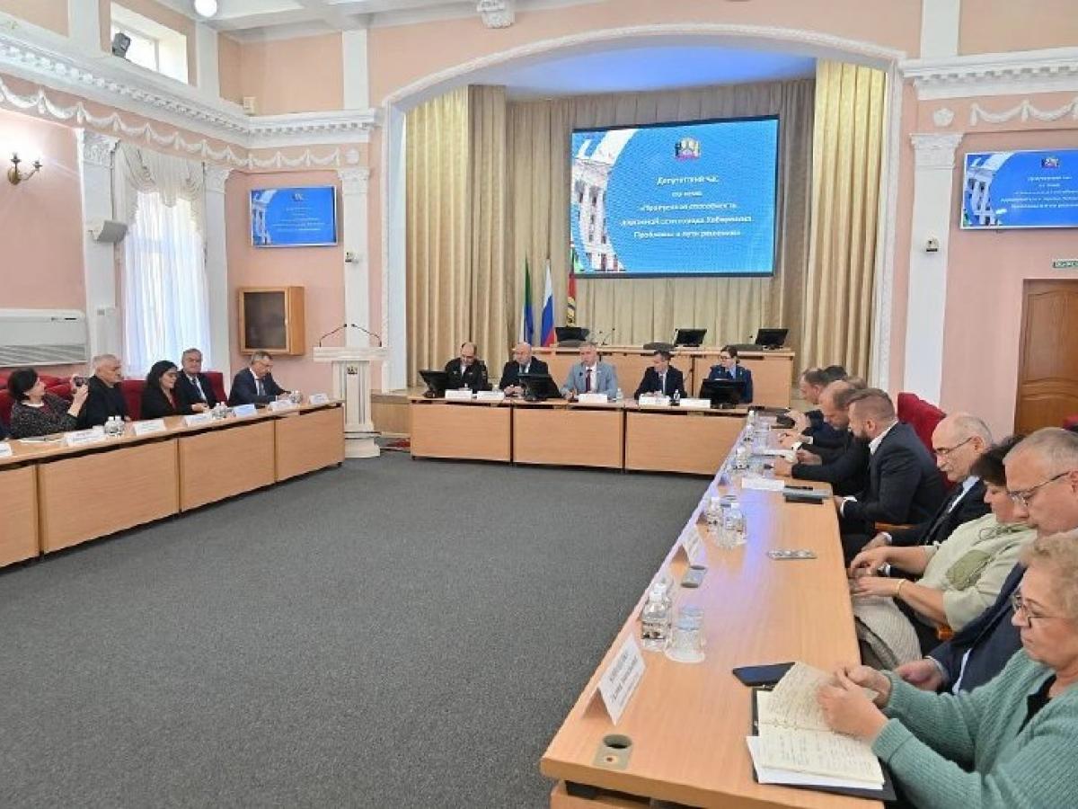 В администрации Хабаровска обсудили пропускную способность дорожной сети и внедрение ИТС