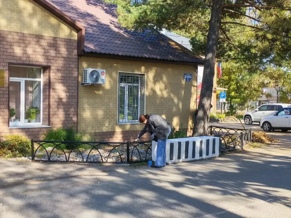 Сотрудники прокуратуры района имени Лазо приняли участие в районном субботнике