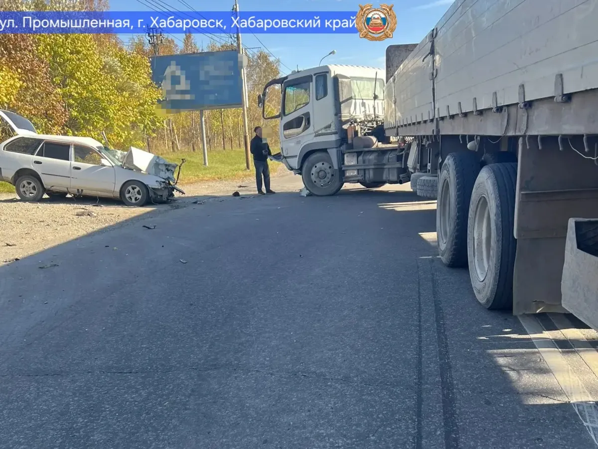 В столкновении Mitsubishi Fuso и Toyota Sprinter погиб пассажир легковушки