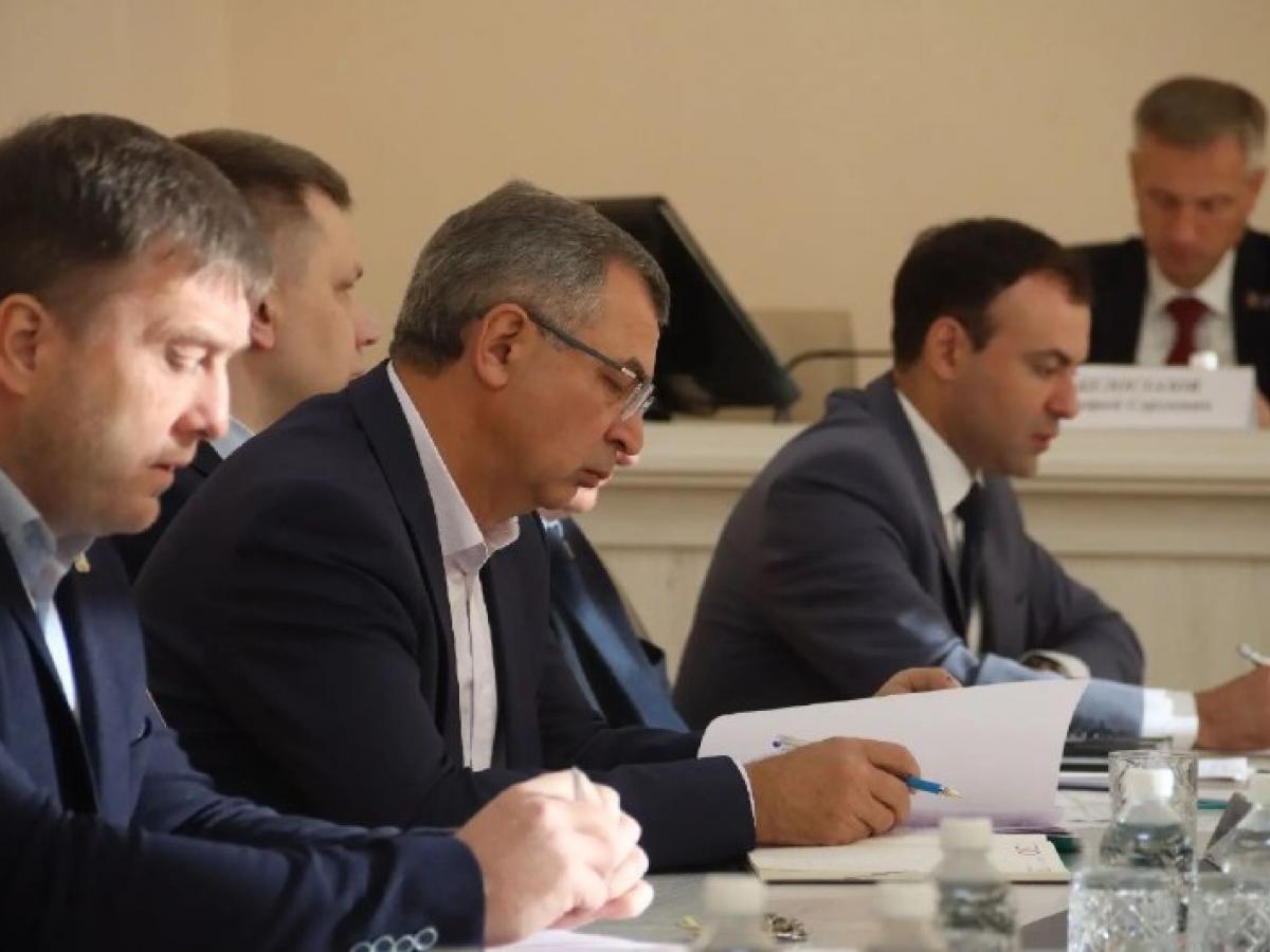 В администрации Хабаровска обсудили транспорт и демонтаж незаконной рекламы