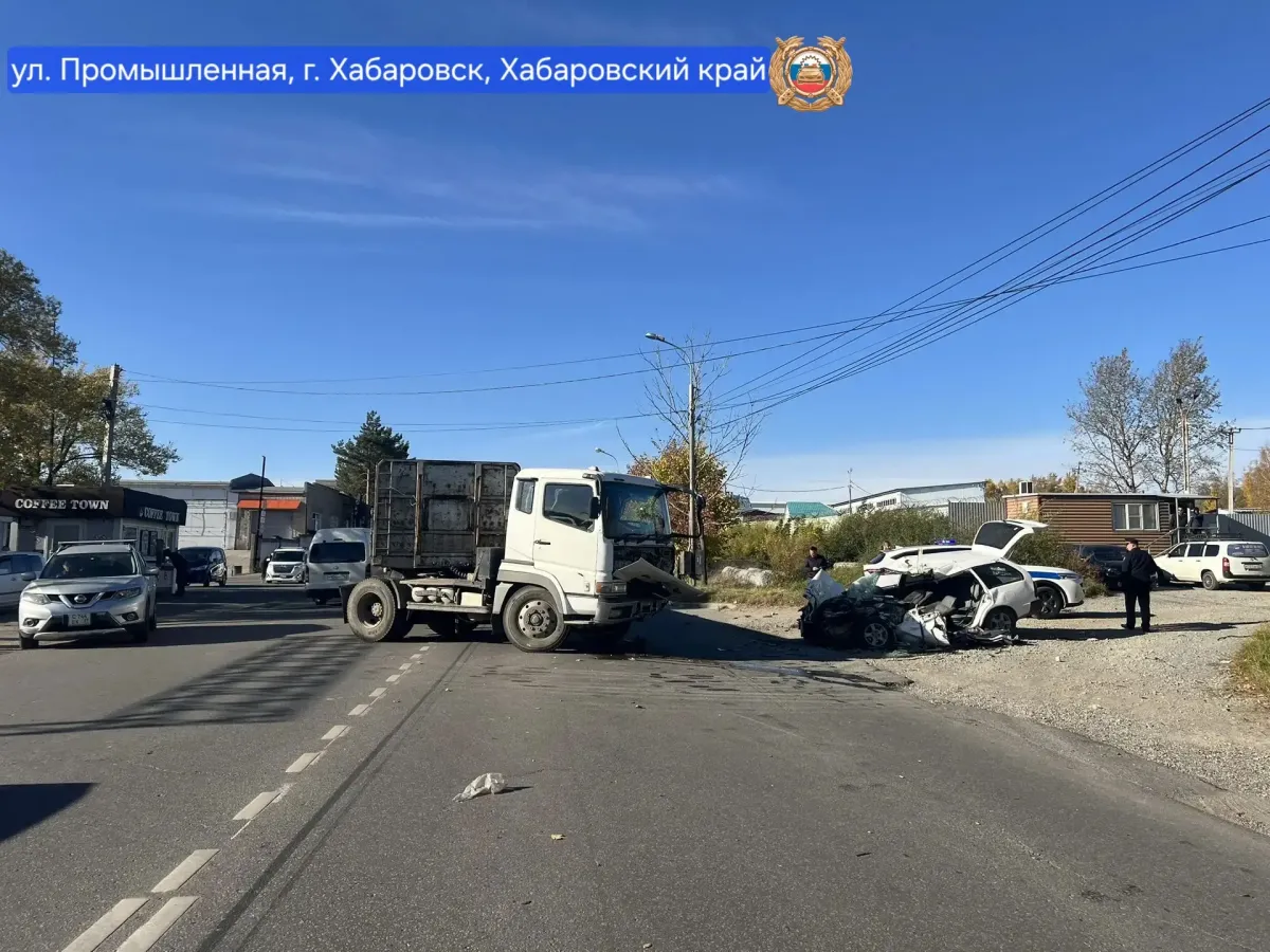 В столкновении Mitsubishi Fuso и Toyota Sprinter погиб пассажир легковушки