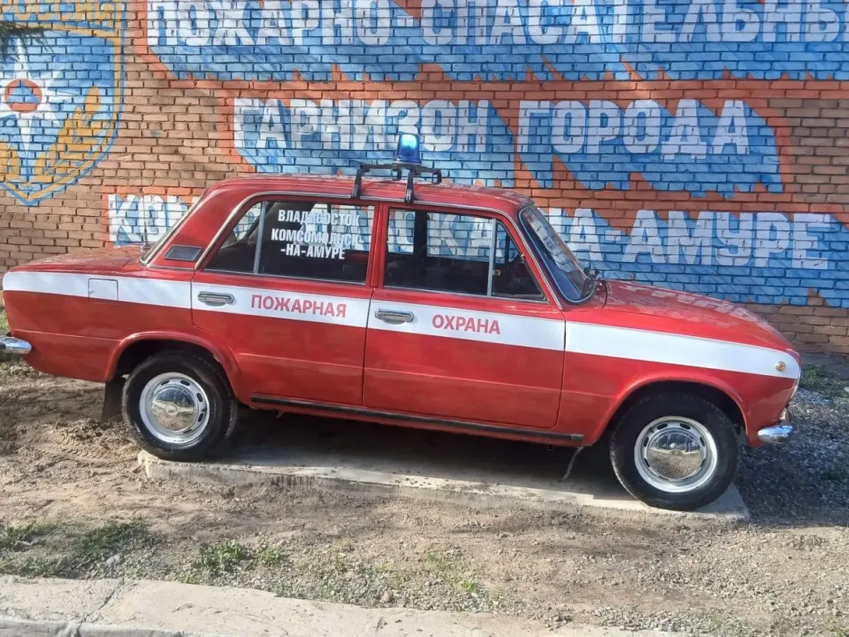 У пожарной части в Комсомольске-на-Амуре появился новый экспонат ретро-техники