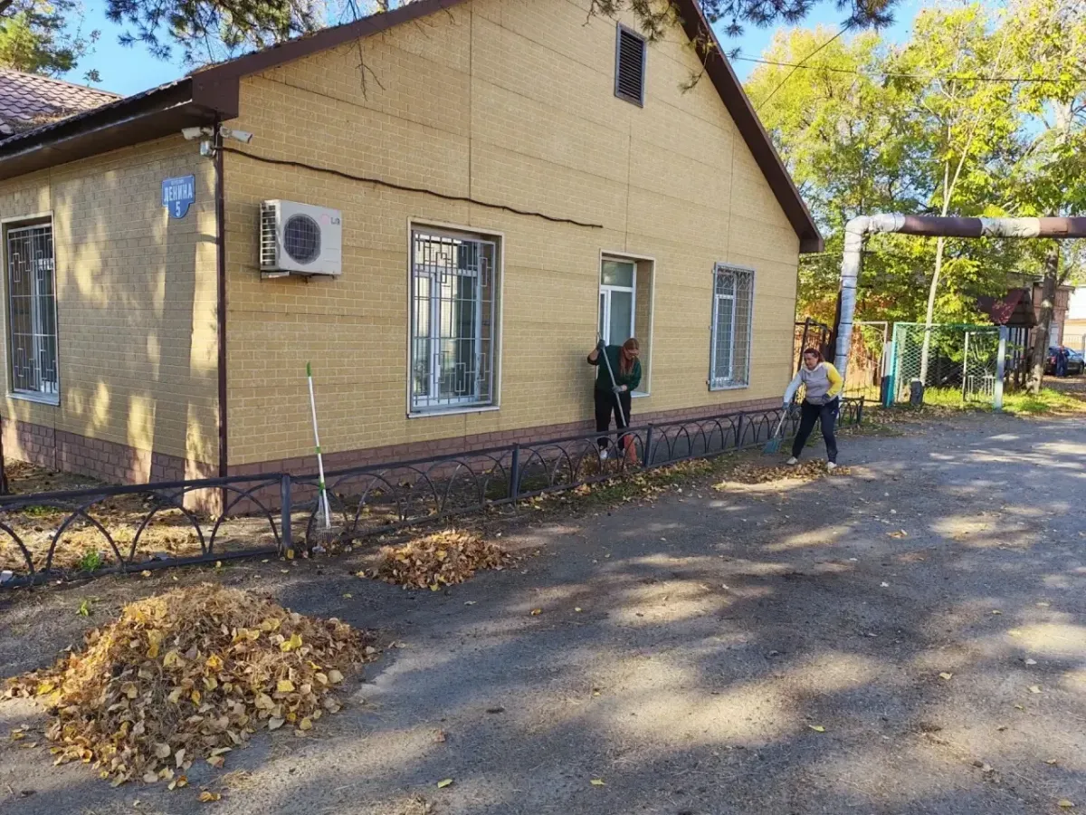 Сотрудники прокуратуры района имени Лазо приняли участие в районном субботнике