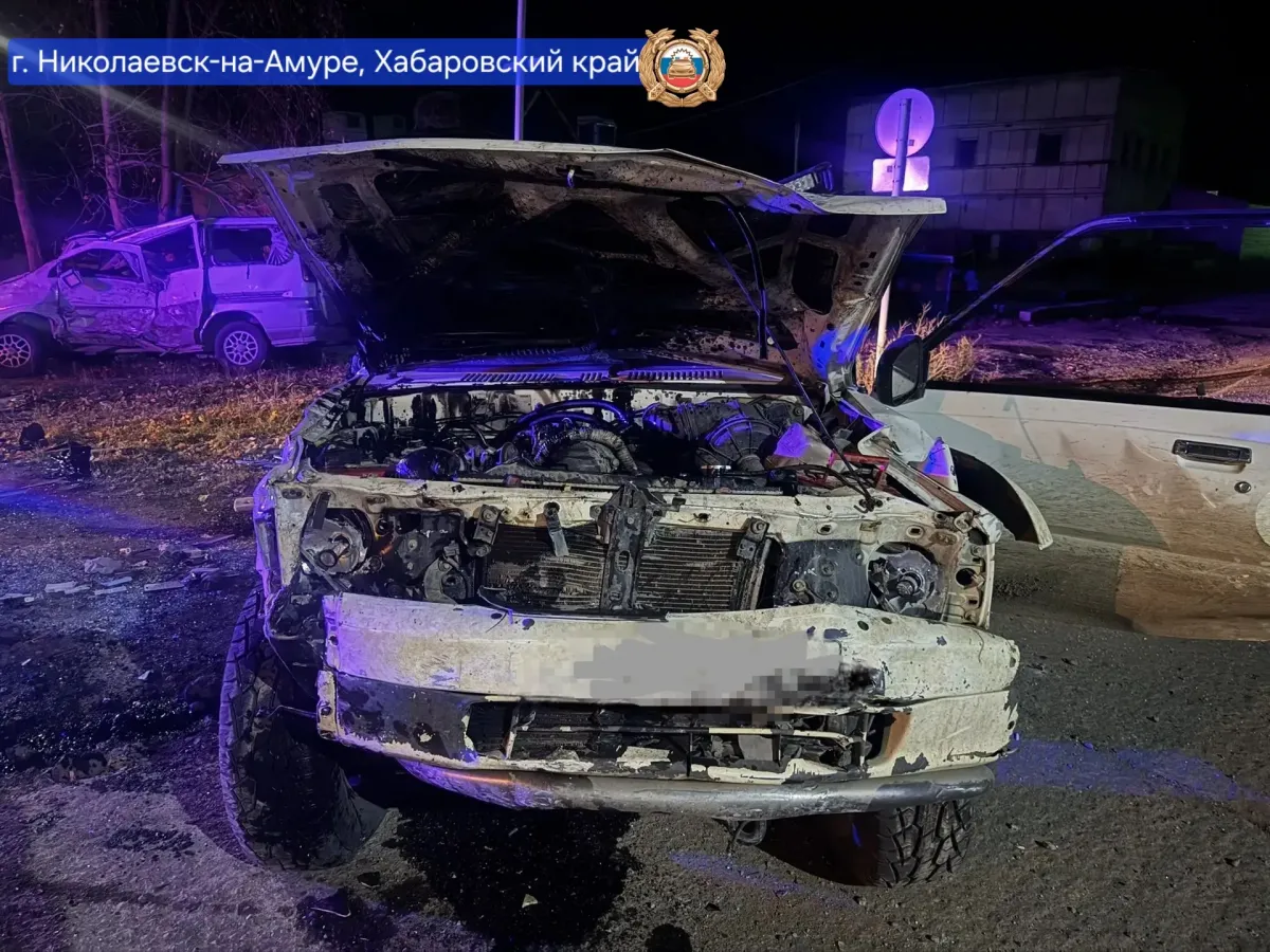 В Николаевске-на-Амуре в ночном столкновении погибли два человека, пострадали восемь