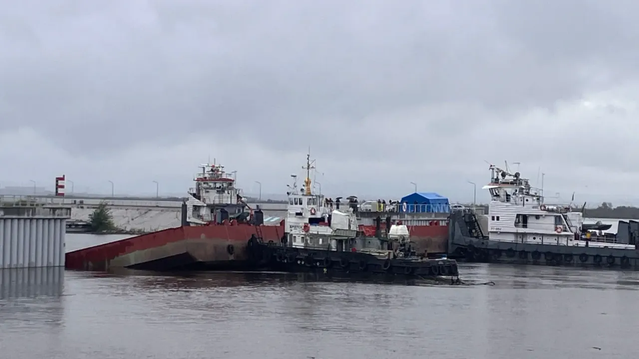В Хабаровске проводят тренировку по установке батопорта из-за гидрообстановки — Хабаровск Сейчас