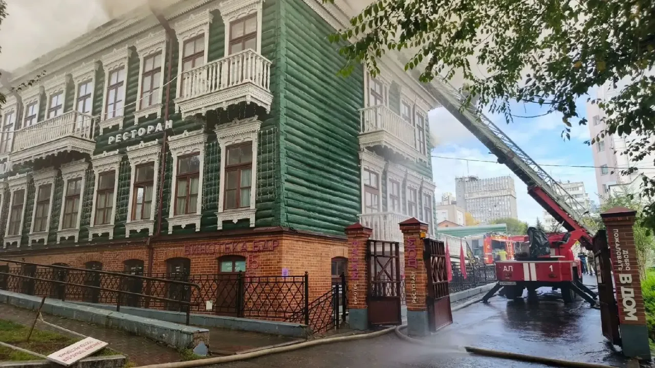 В Хабаровске на улице Калинина тушат пожар в здании — Хабаровск Сейчас