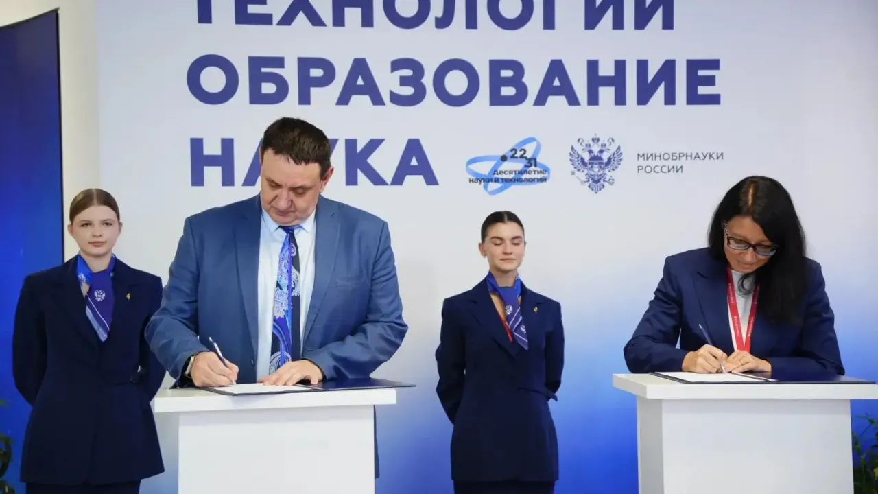 ДВГМУ заключил соглашения о сотрудничестве с ДВФУ и Газпромбанком на ВЭФ — Хабаровск Сейчас