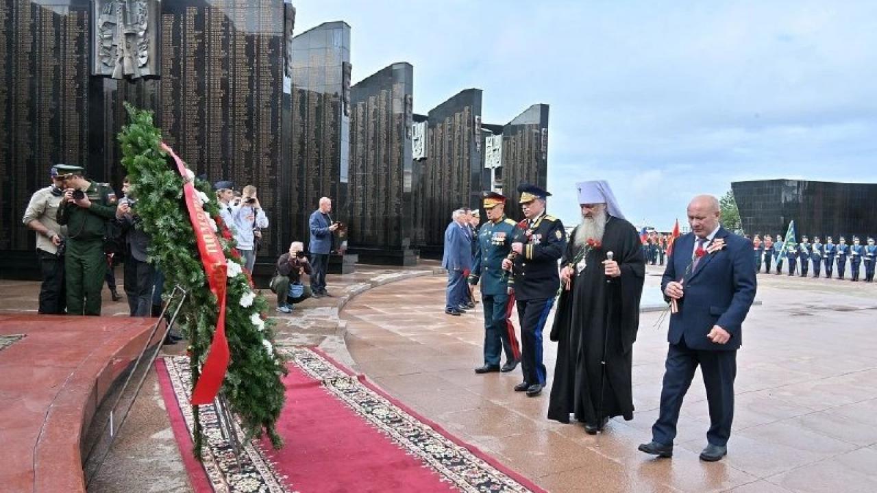 В Хабаровске открыли памятную доску генералу Максиму Пуркаеву — Хабаровск Сейчас