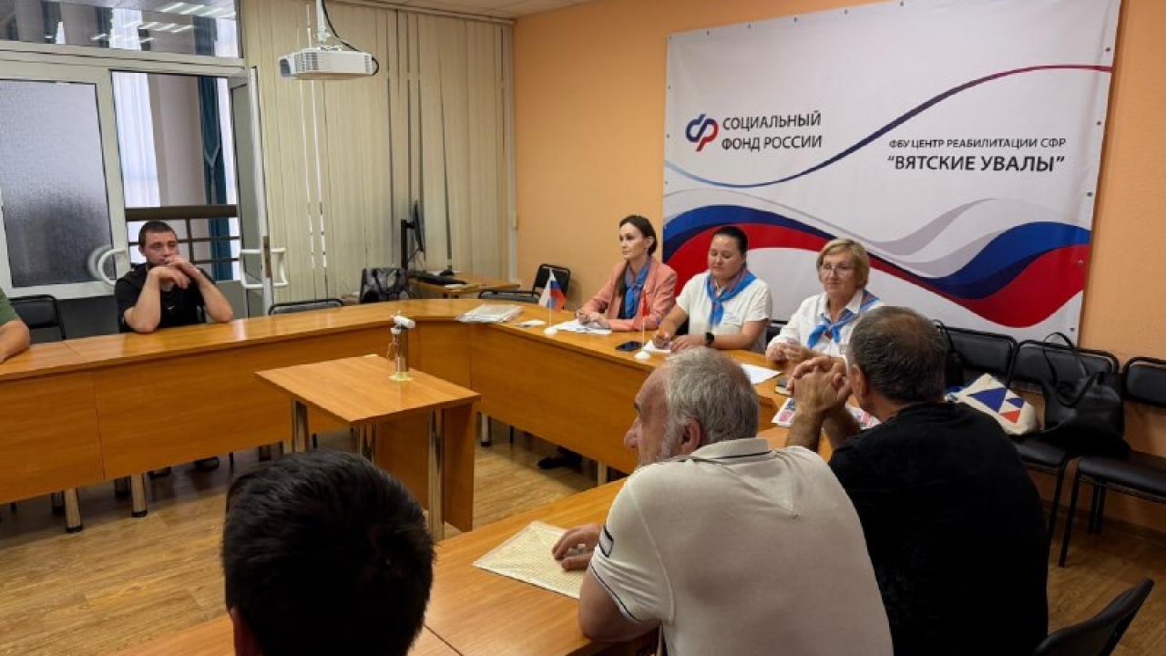 В Кировской области кадровые центры начали выездные консультации для участников СВО — Киров Сейчас