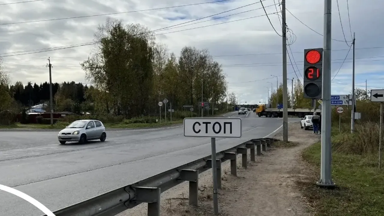 На перекрестке объездной дороги и поворота к Радужному начали работу новые правила проезда — Киров Сейчас