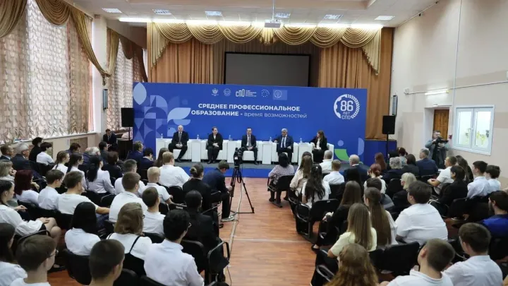 Вениамин Кондратьев встретился со студентами Армавирского индустриально-строительного техникума — Краснодар Сейчас