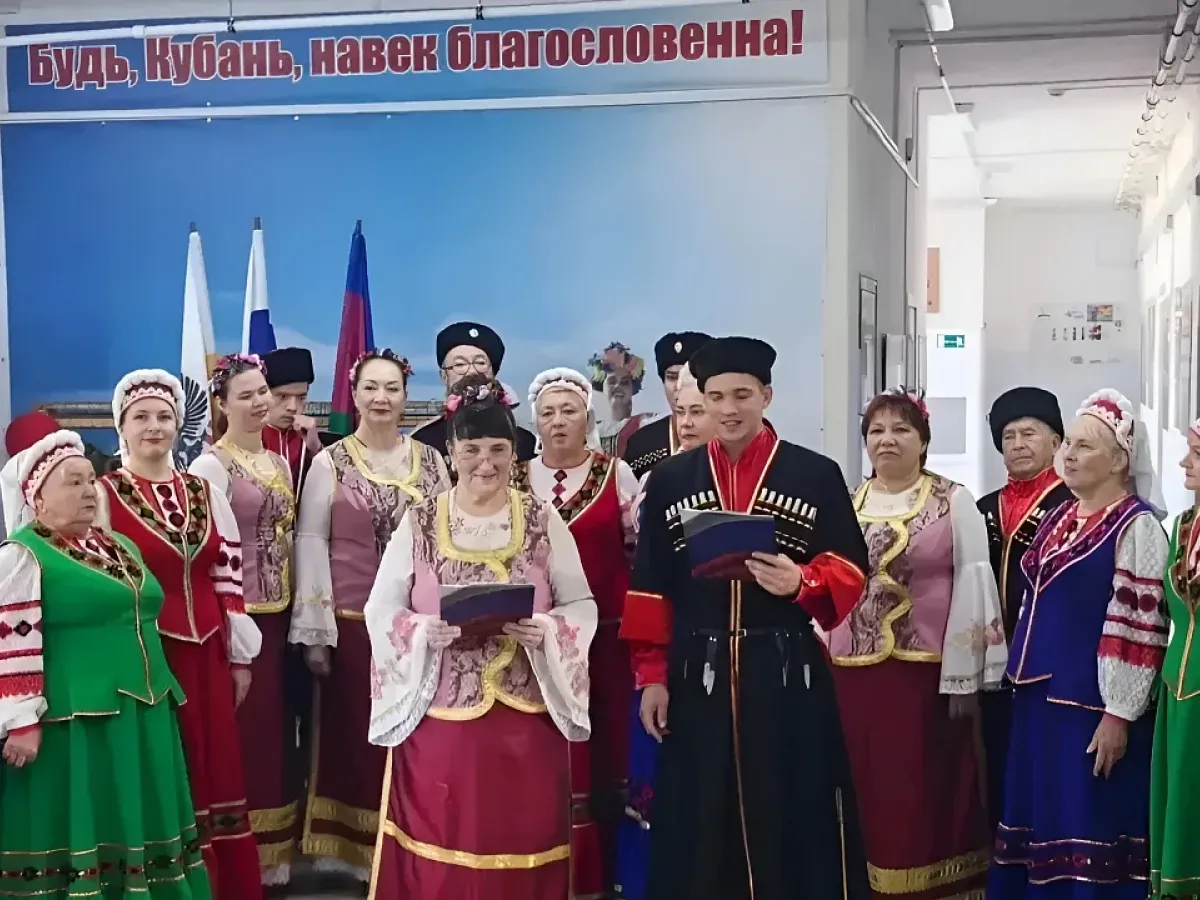 Творческие коллективы Краснодара выступают на избирательных участках