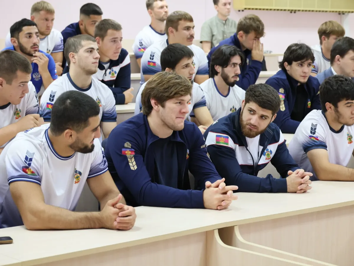 Кондратьев встретился с победителями Всероссийской летней универсиады