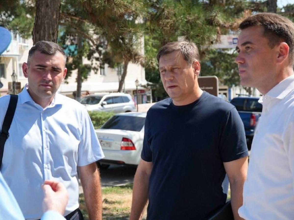 В Крымске контролируют капремонт теплотрассы на улице Комсомольской
