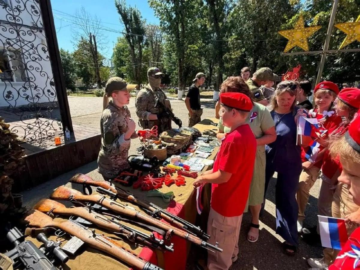 В посёлке Ильском открыли памятник бойцам специальной военной операции