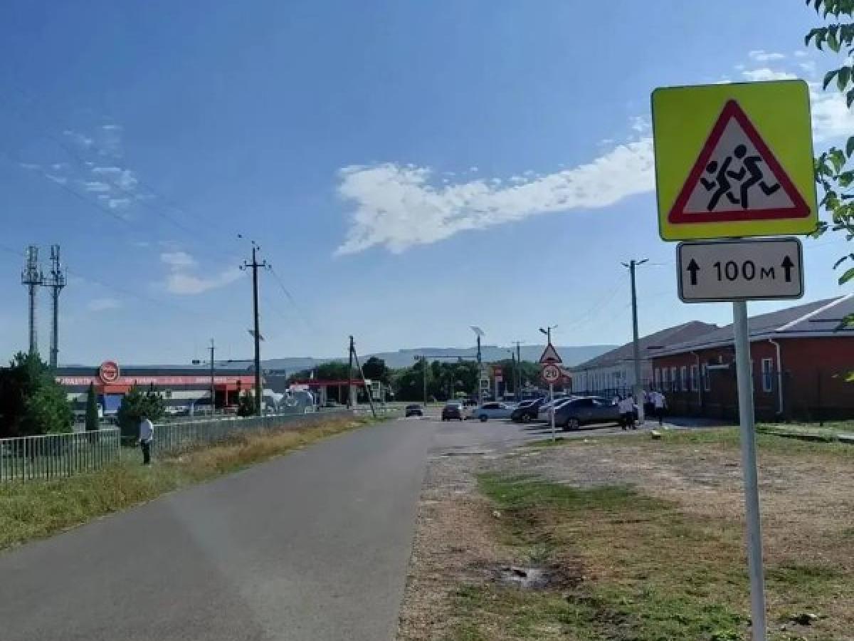 В станице Отрадной установили дорожные знаки и восстановили световозвращающие элементы