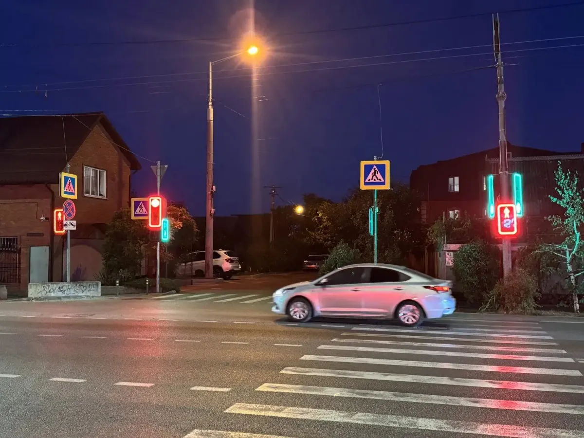 В Краснодаре продолжают наносить разметку и модернизировать светофоры
