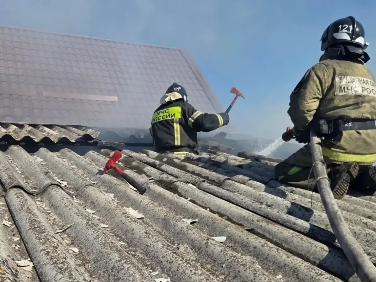 В Курганинске пожарные потушили возгорание в частном доме, никто не пострадал