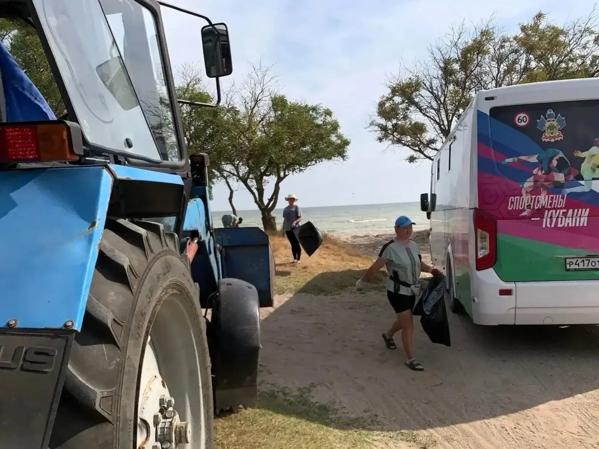 На Сазальницкой косе прошел субботник, собрали более 20 кубометров мусора