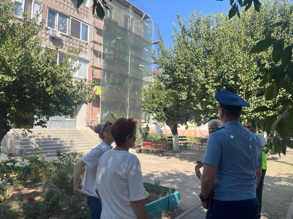Прокуратура проверила капремонт в шести домах Крымской межрайонной зоны