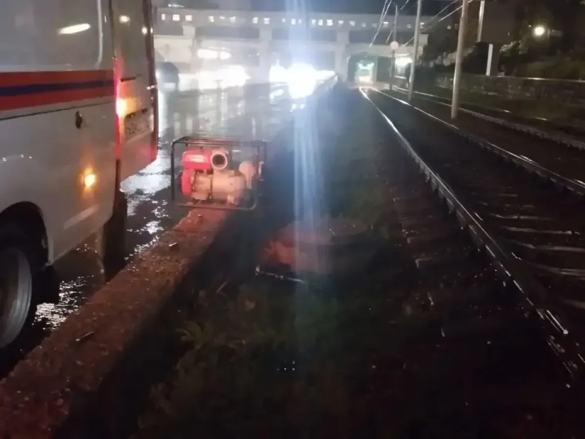 В Краснодаре дежурят спецтехника и бригады для откачки воды после дождя