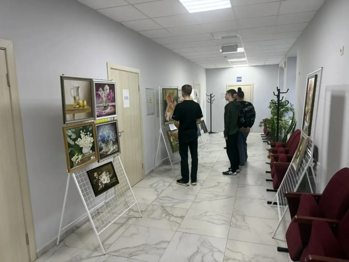 В Брюховецкой ЦРБ открылась выставка картин сотрудника