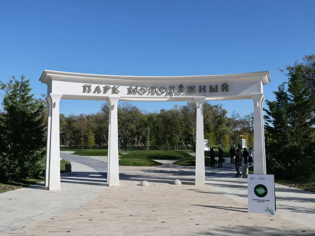 В парке Геленджика высадили кедры в ходе экологической акции форума «Биопром»
