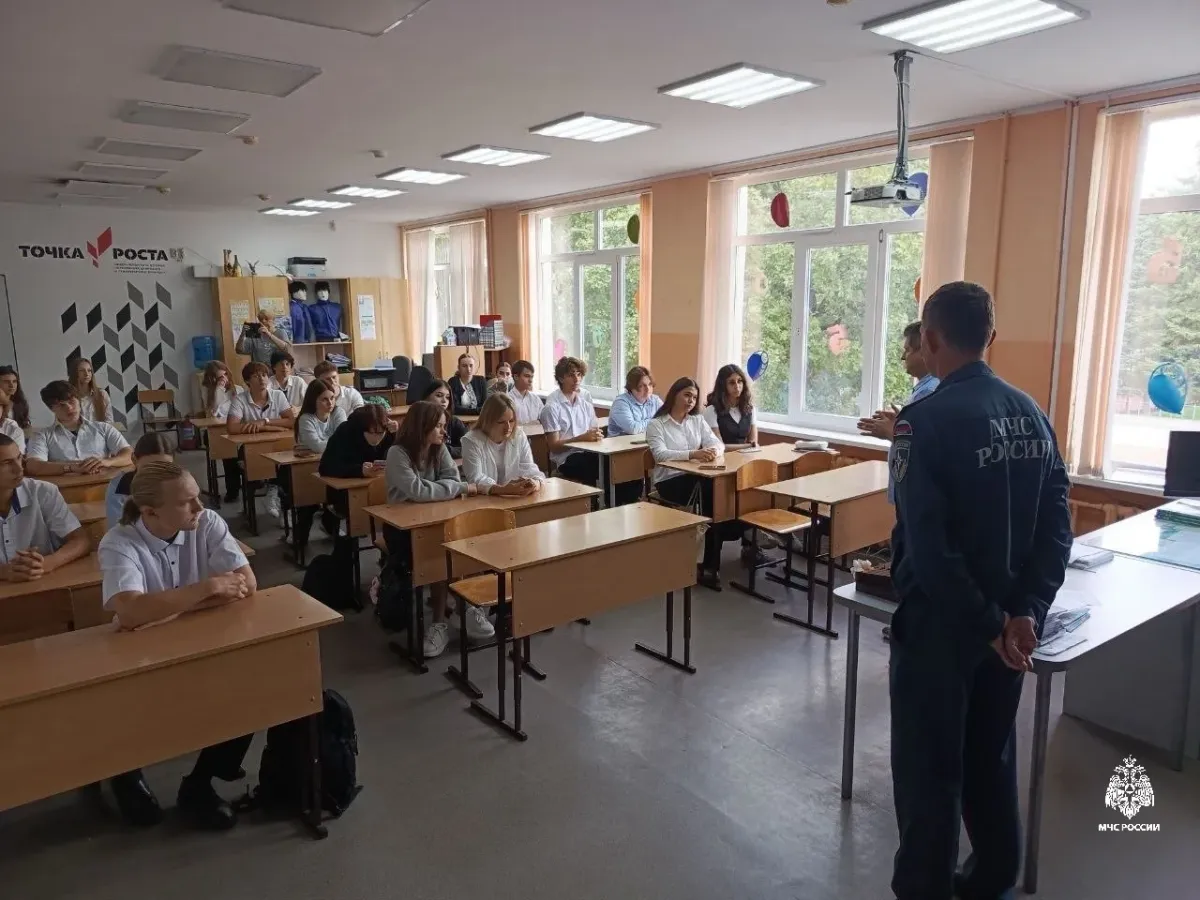 Сотрудники 2-го пожарно-спасательного отряда провели уроки гражданской обороны