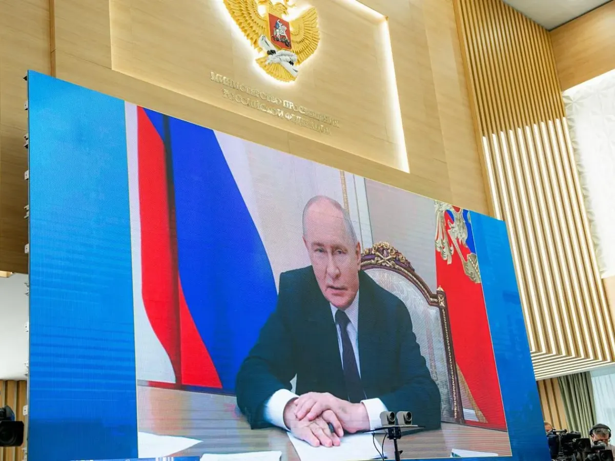 Путин встретился с победителями педконкурсов и финалистами «Классной темы!»