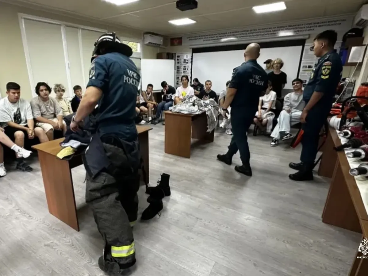 Сотрудники 2-го пожарно-спасательного отряда провели уроки гражданской обороны