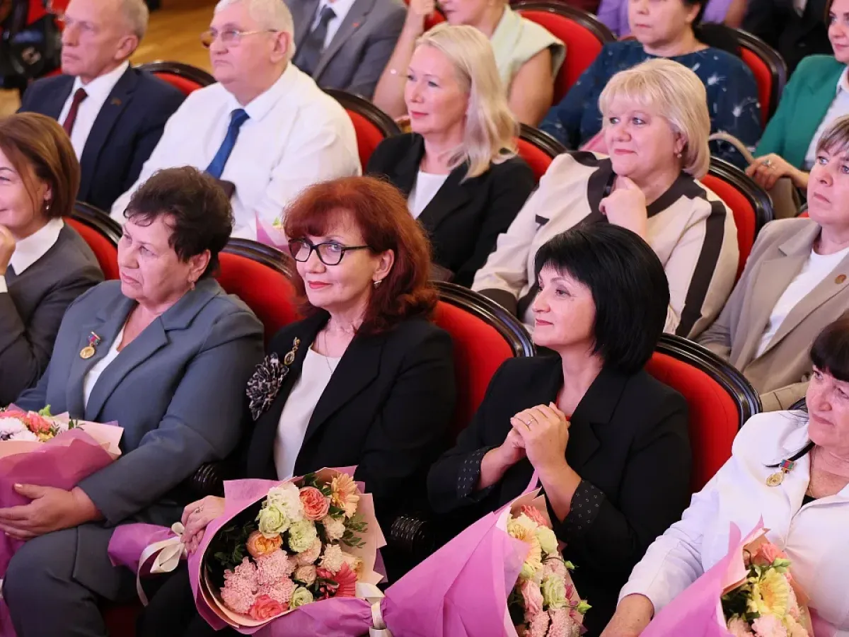 Двое краснодарских педагогов получили награды на краевом мероприятии ко Дню учителя