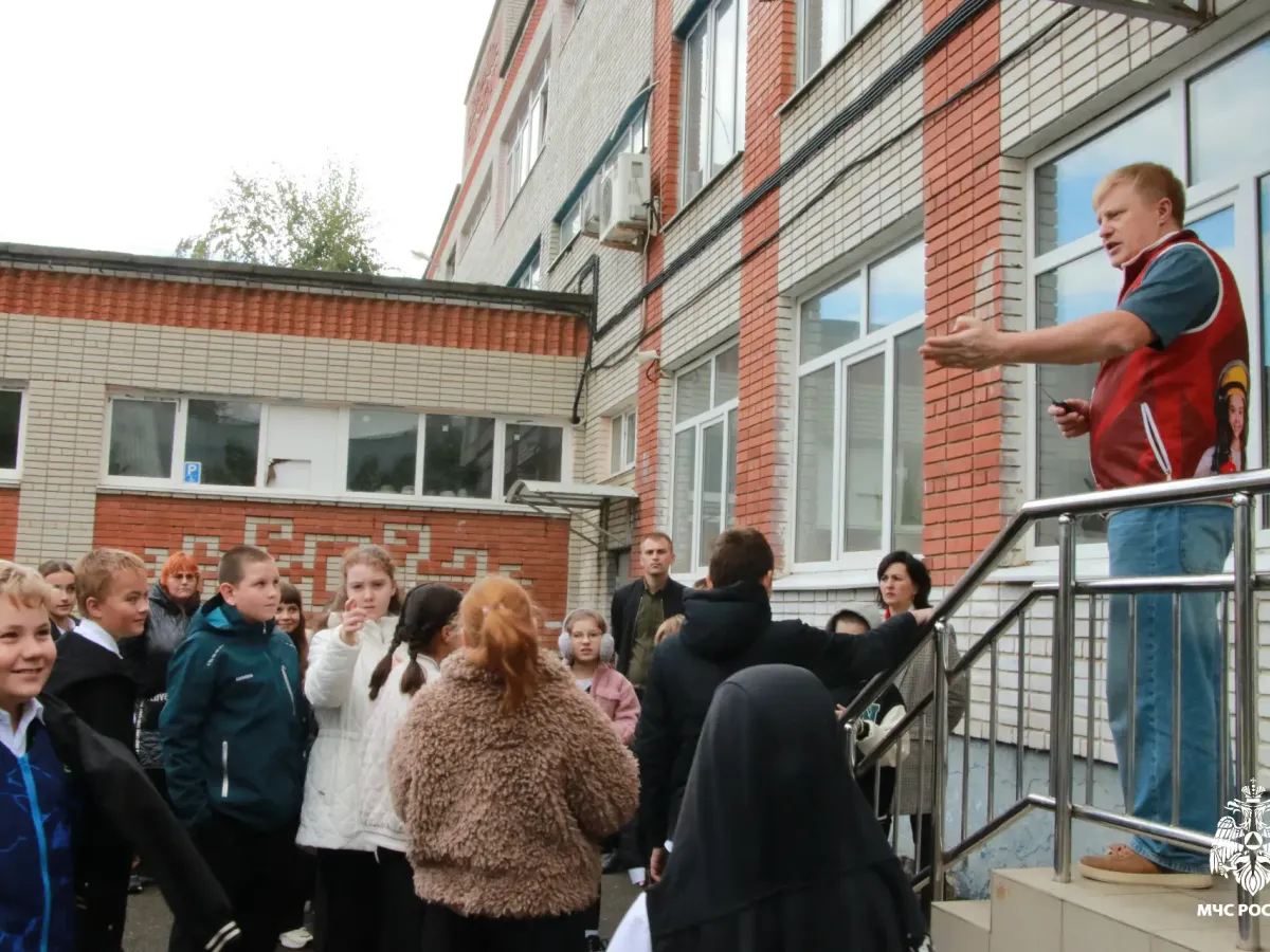 В школе № 24 Краснодара провели уроки пожарной безопасности для учеников