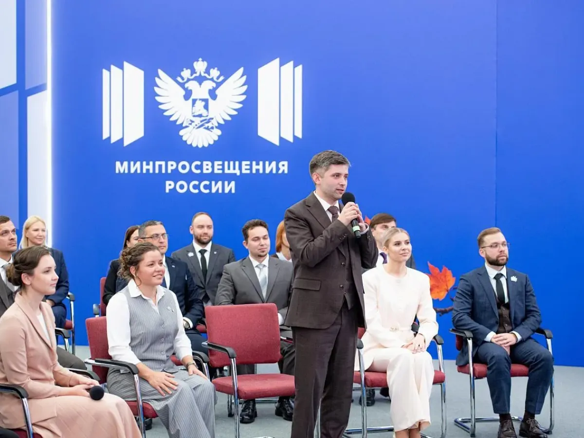 Путин встретился с победителями педконкурсов и финалистами «Классной темы!»