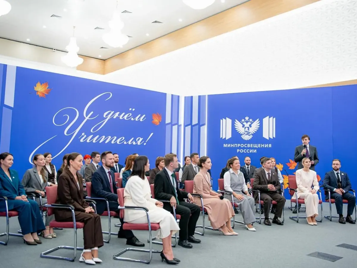 Путин встретился с победителями педконкурсов и финалистами «Классной темы!»