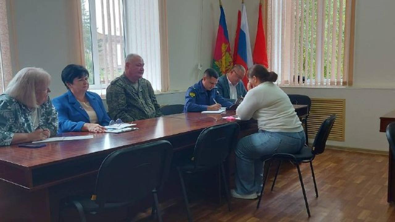 Прокурор Новопокровского района провёл приём участников СВО и их семей — Краснодар Сейчас