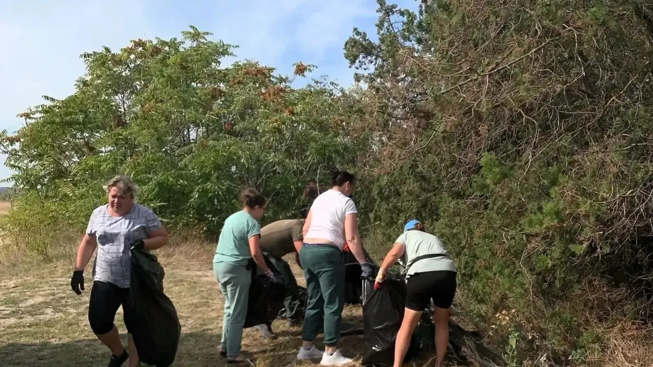 На Сазальницкой косе прошел субботник, собрали более 20 кубометров мусора — Краснодар Сейчас