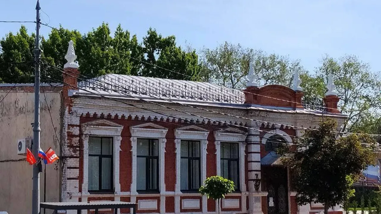 В Краснодаре отреставрировали кровлю старинного здания на улице Постовой — Краснодар Сейчас